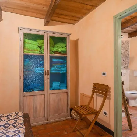 Locazione Turistica Vittorina 別荘 Vessalico